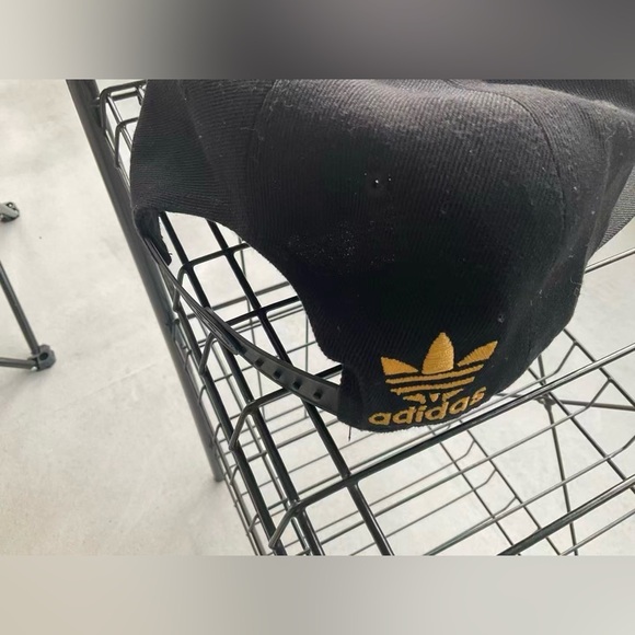 Adidas Originals black and gold snapback hat - Picture 5 of 5